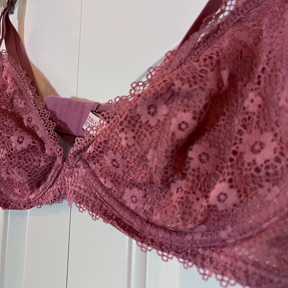 Victoria Secret, Large lace bralette - Picture 2 of 4